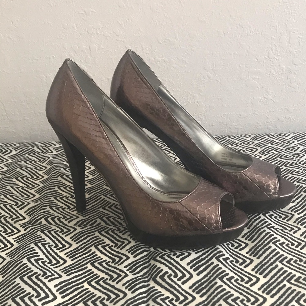 Calvin Klein snakeskin peep toe platform pumps sz7